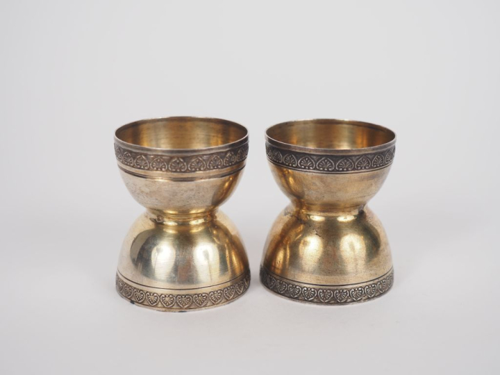 Paire de coquetiers de style Louis XVI en argent 925, poinçon Minerve,