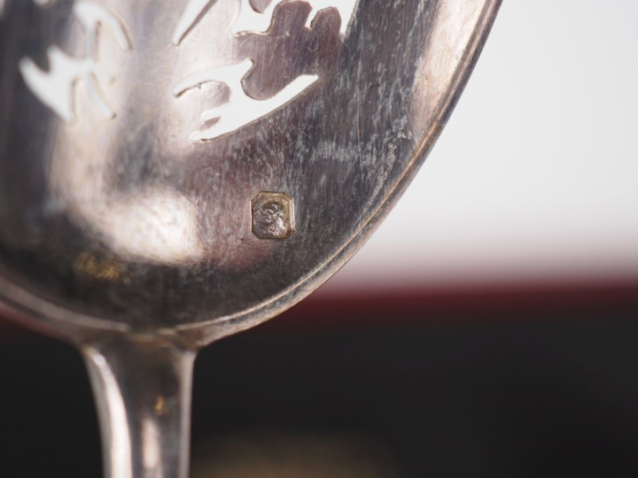 Service à hors d'œuvre Napoléon III en argent 925 et argent fourré, dé