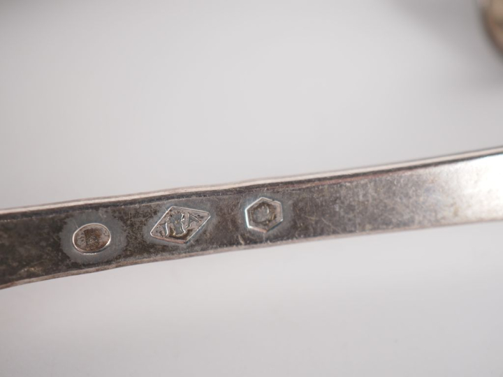 Couvert à salade et deux pièces de service à hors d'œuvre en argent 92