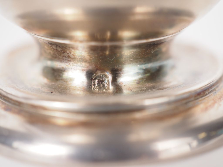 Saupoudroir de style Louis XVI en argent 925, poinçon Minerve, à décor