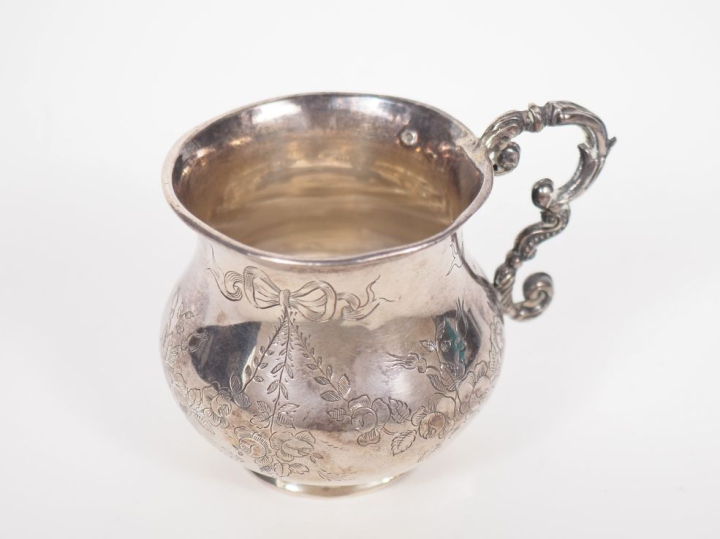 Pot à lait de style Louis XVI en argent 925, poinçon Minerve, à décor 