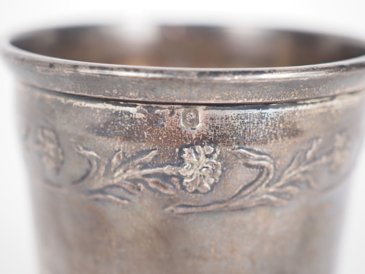 Timbale à fond plat de style Art Nouveau en argent 925, poinçon Minerv