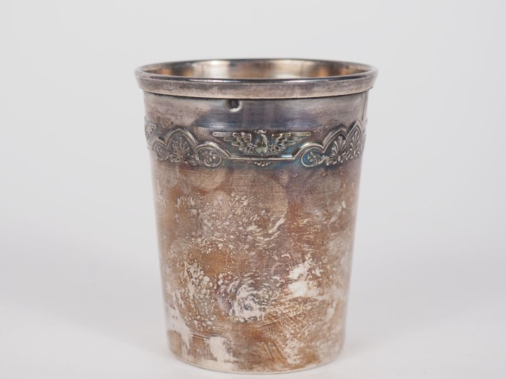 Ravissante timbale à fond plat de style Empire en argent 925, poinçon 
