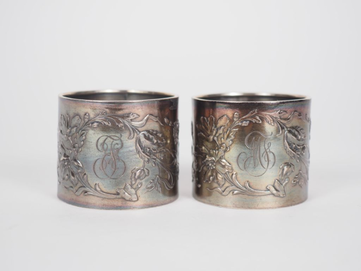 Paire de ronds de serviette de style Art Nouveau en argent 800, poinço