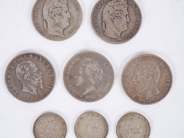 Ensemble comprenant :  - deux pièces de 5 Francs en argent, 1838-A pou