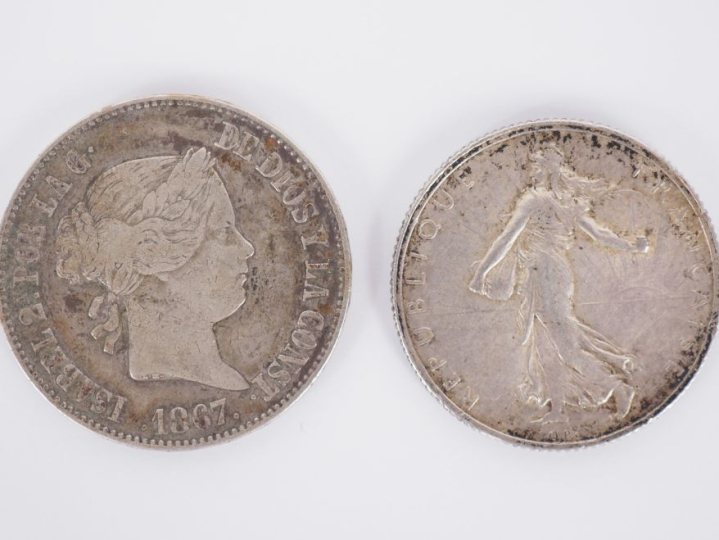 Ensemble comprenant :  - une pièce de 2 Francs en argent, 1918.  - une