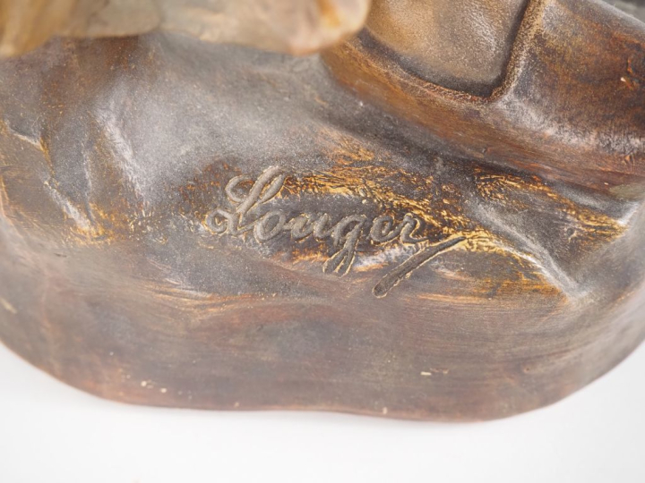 LOUGER pour GOLDSHEIDER. "la porteuse d'eau" Sculpture en stuc polychr