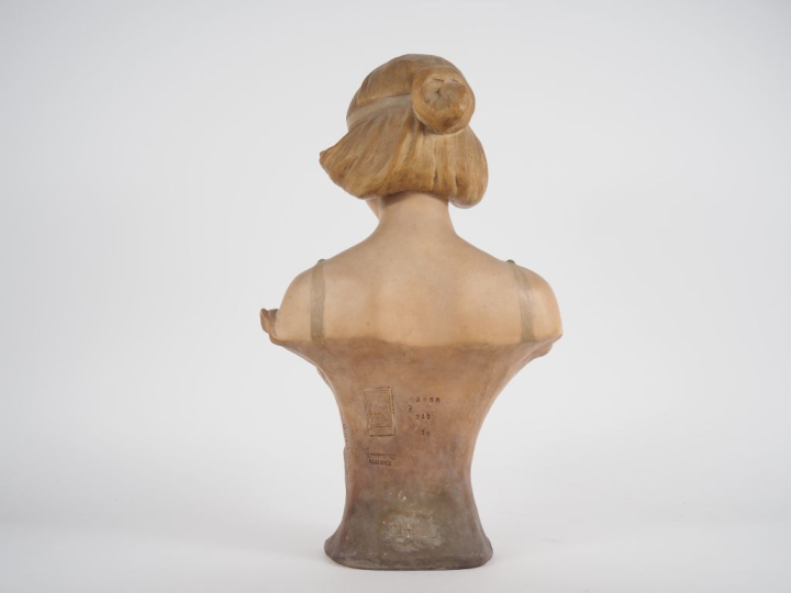 Simon MONTENAVE pour GOLDSCHEIDER "Jeune fille en buste" Sculpture en 