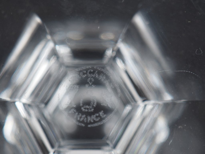 BACCARAT.  Service "Harcourt" en cristal comprenant :  12 verres à eau