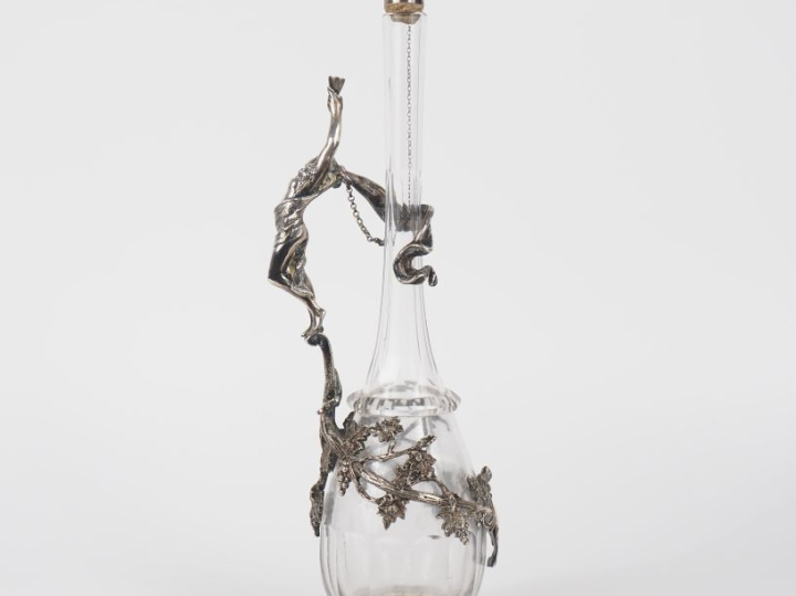 Flacon de style Art Nouveau en métal argenté et cristal, anse en forme