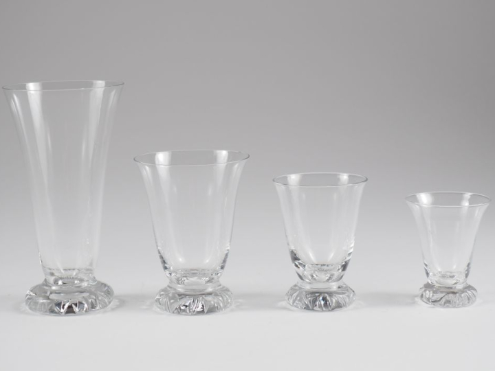 DAUM.  Service de verres "Kim" comprenant :  12 flutes à champagne 12 