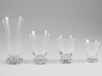 Vente aux enchères DAUM.  Service de verres "Kim" comprenant :  12 flutes à champagne 12 