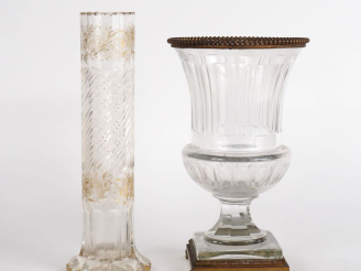 Vente aux enchères Vase Médicis Napoléon III en cristal monture en métal doré. H. 27,5 cm