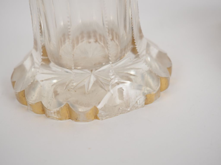 Vase Médicis Napoléon III en cristal monture en métal doré. H. 27,5 cm