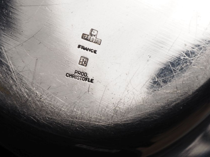 CHRISTOFLE. Saucière, 2 jattes rondes , un plat creux ovale, un grand 