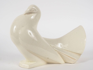 Vente aux enchères PRIMAVERA.  Sujet en céramique crème "colombe" Signé