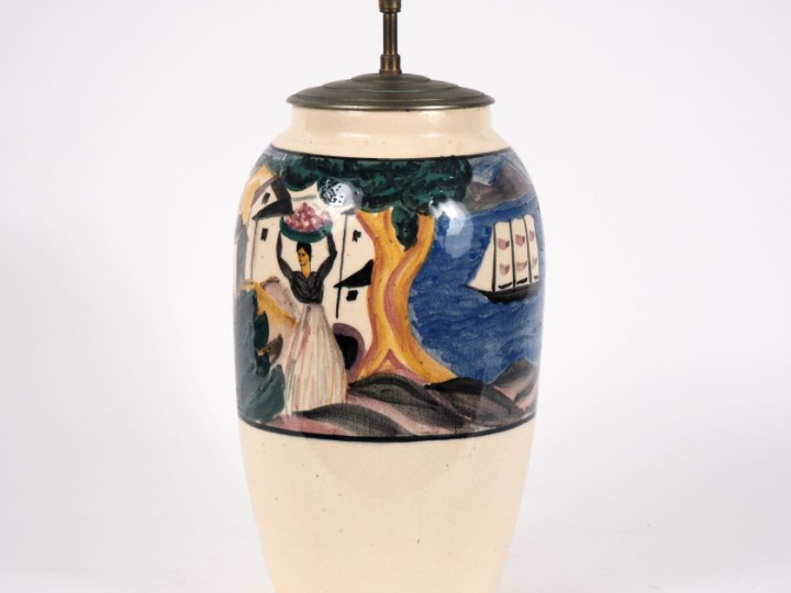 Vase en céramique polychrome à décor de paysage, de village et de mari