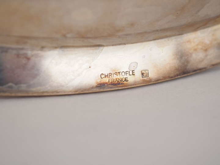 CHRISTOFLE Saucière en métal argenté, modèle à filet. Dim. 9 x 22,5 x 