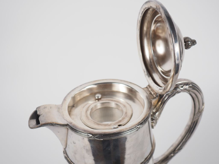 Carafe à jus de fruits de style Louis XVI, en cristal et métal argenté