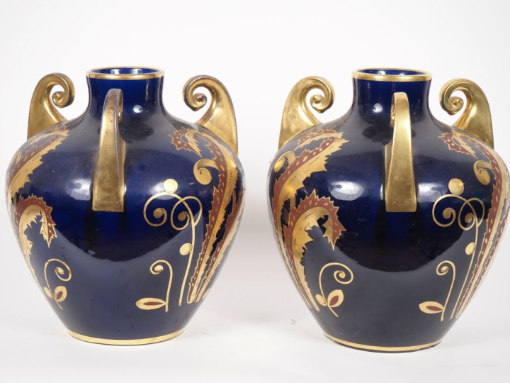 Paire de vases Art Déco en porcelaine de Limoges à décor de feuillage 
