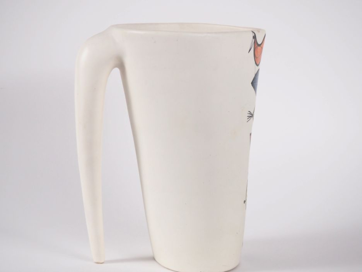 CAPRON à Vallauris.  Grand pichet en céramique à décor de poissons et 