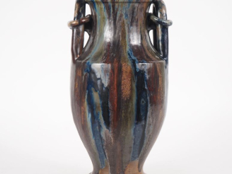 Vente aux enchères DENBAC.  Vase 1900 en grès flammé (égrenure sous la base) H. 34 cm