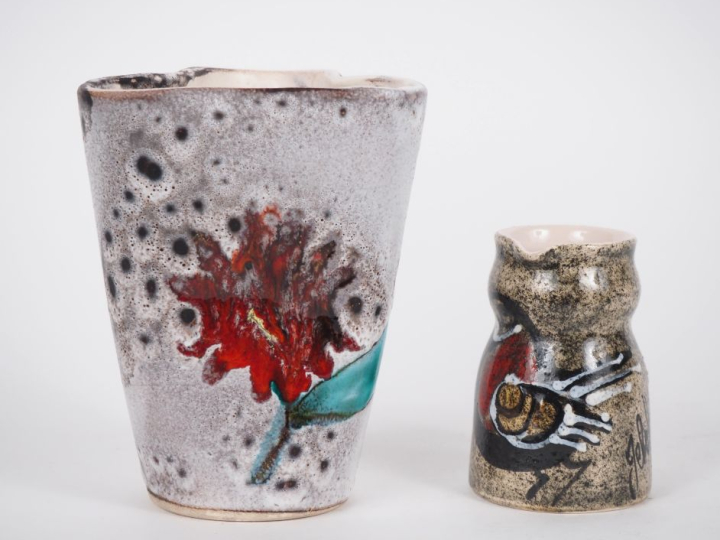 GEBEL.  Petit pichet  Signé H. 9,5 cm et un vase en céramique polychro