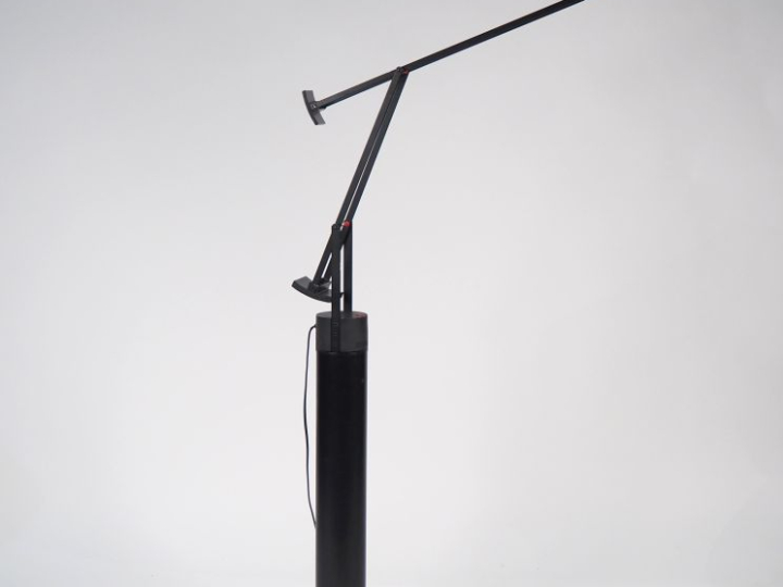 Lampadaire "Tizio" par Richard Sapper pour Artémide.