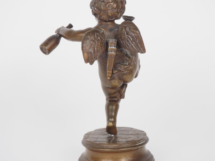 BISSON.  "amour bacchique dansant" Sujet en bronze patiné Signé H. 18 