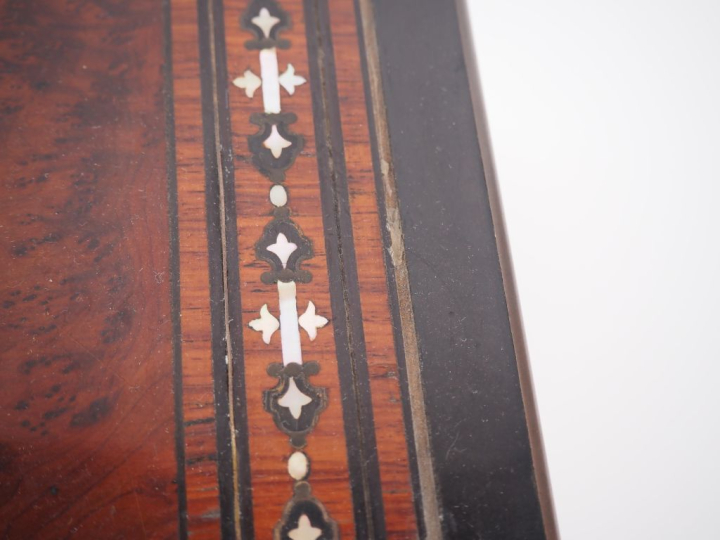 Coffret Napoléon III en marqueterie Boulle.  Dim. 16 x 34,5 x 24,5 cm 