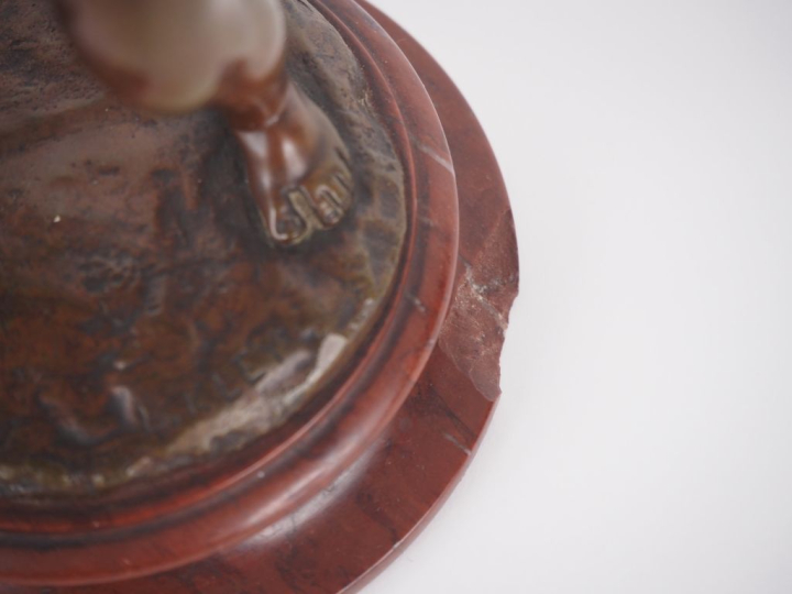 Louis KLEY.  "Amour portant un vase" Sculpture en bronze à patine méda