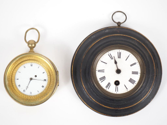 Vente aux enchères Pendulette d'alcove de style Empire en bronze doré, cadran émaillé (fe