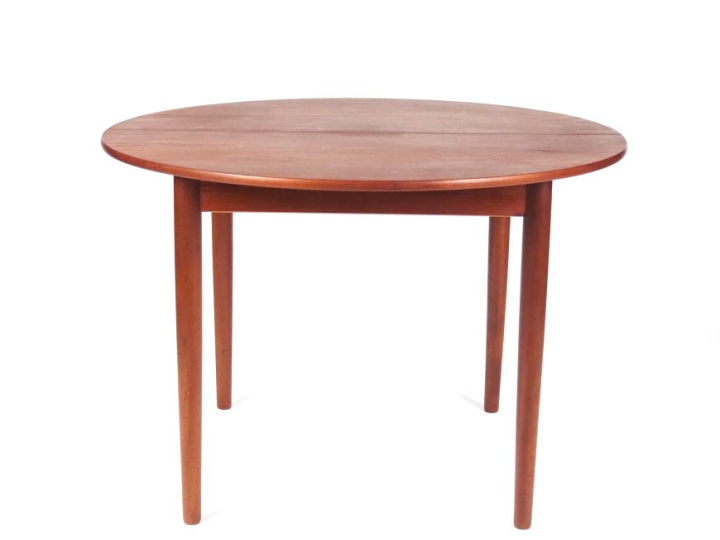 Table ronde de style scandinave en bois naturel teinté, une rallonge i