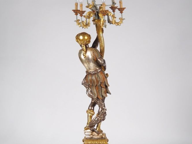 Lampadaire porte torchère de style vénitien en bois polychrome en form