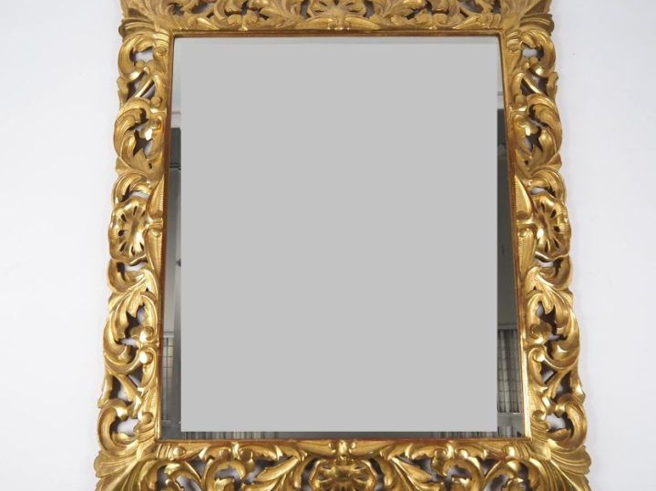 Glace de salon de style Louis XIII Napoléon III en bois et stuc doré, 