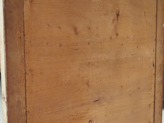 Glace de cheminée Napoléon III en bois et stuc doré, cadre guilloché. 