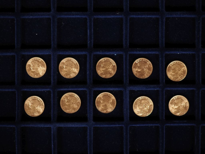 Dix pièces de 20 Francs Suisse or, 1847 B, 1915 B, 1947 B, 1947 B, 194