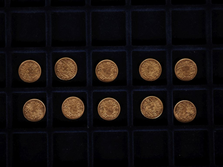 Dix pièces de 20 Francs Suisse or, 1935 B, 1947 B, 1915 B, 1915 B, 194