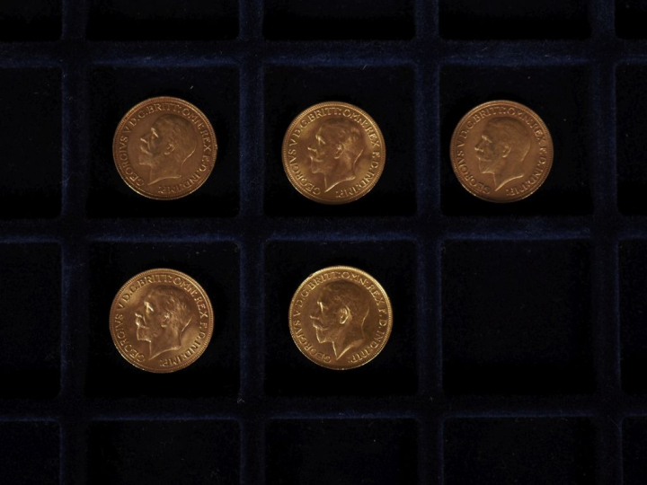 Cinq souverains or, 1928, 1929 (x2), 1931 (x2). FRAIS ACHETEURS 10% HT