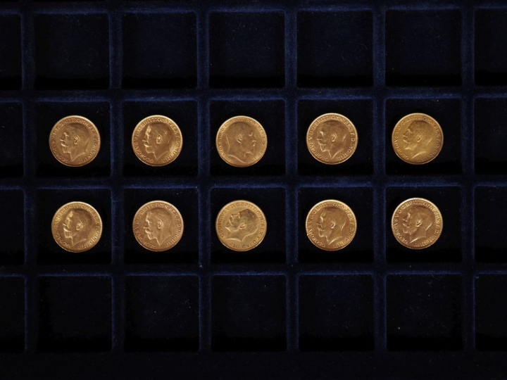 Dix souverains or, 1910, 1912, 1918, 1914, 1917, 1918 (x3), 1919, 1922