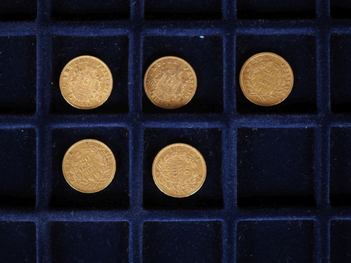 Cinq pièces de 20 Francs or Napoléon, 1868 BB, 1859 A, 1866 BB, 1855 A