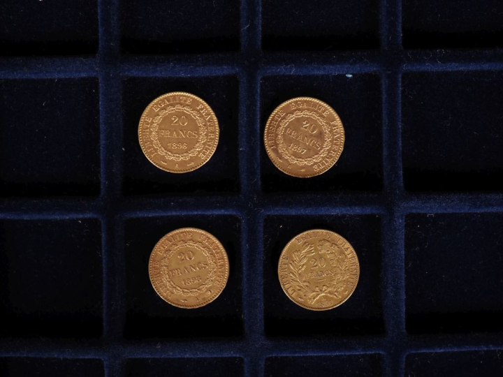 Quatre pièces de 20 Francs or, 1897 A, 1896 A, 1898 A, 1851 A. FRAIS A