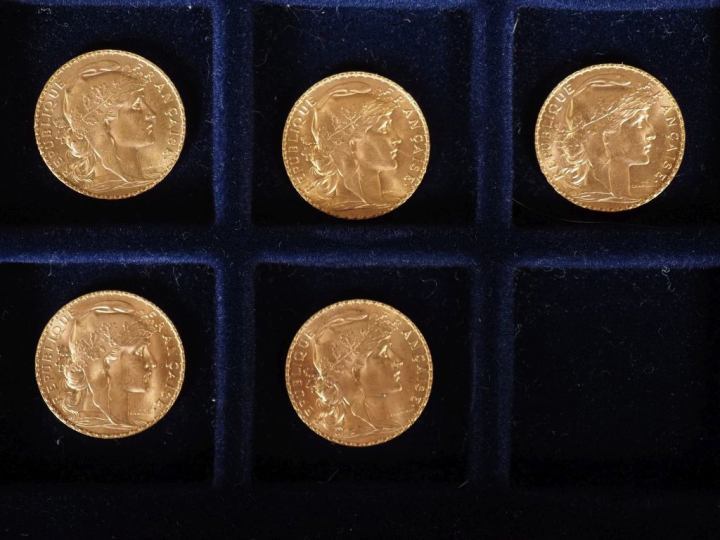 Cinq pièces de 20 Francs or, 1911.  FRAIS ACHETEURS 10% HT.