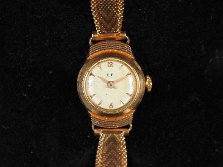 LIP N° 15126 Montre bracelet de dame, boitier et bracelet en or jaune 