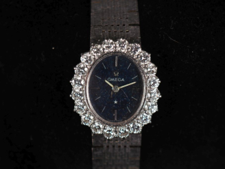 Vente aux enchères OMEGA,  Montre bracelet de dame, boitier et bracelet en or blanc 750. 