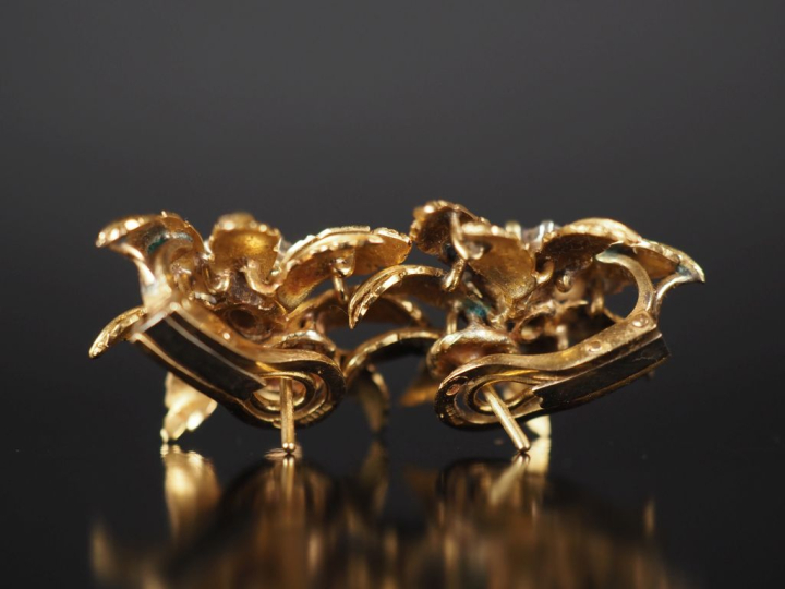 Ravissante paire de perces oreilles en or jaune 750, en forme de fleur
