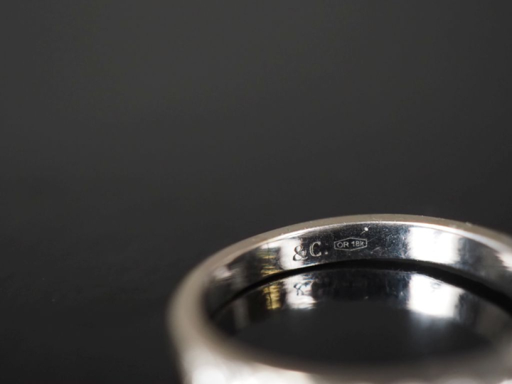 Bague en or blanc 750, sertie en son centre d'un diamant de 0,2 ct env