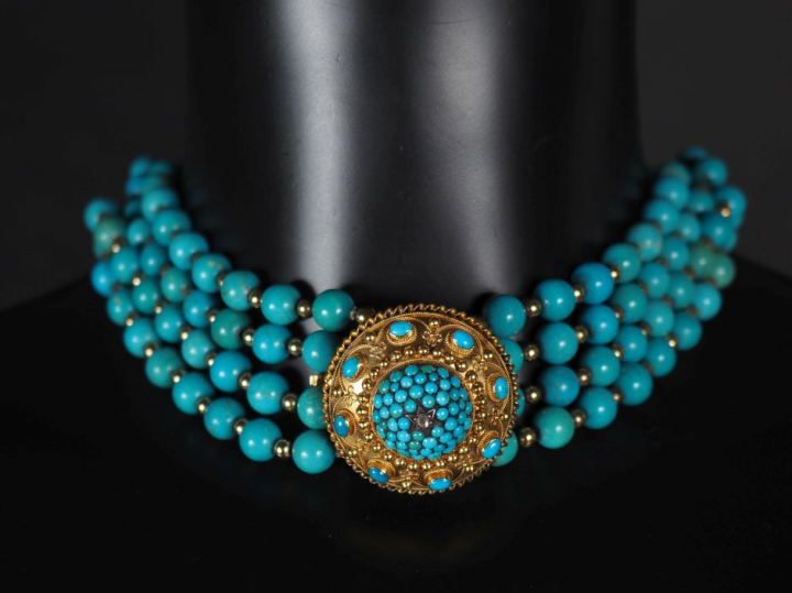 Ravissant collier draperie en or jaune 750, composé de quatre rangs de