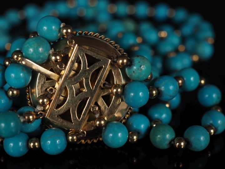 Ravissant collier draperie en or jaune 750, composé de quatre rangs de