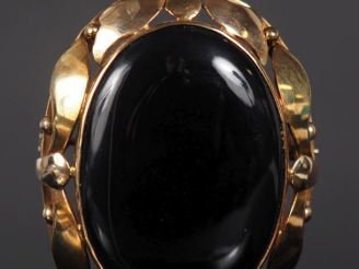 Vente aux enchères Broche/pendentif de forme ovale en or jaune 585, sertie en son centre 